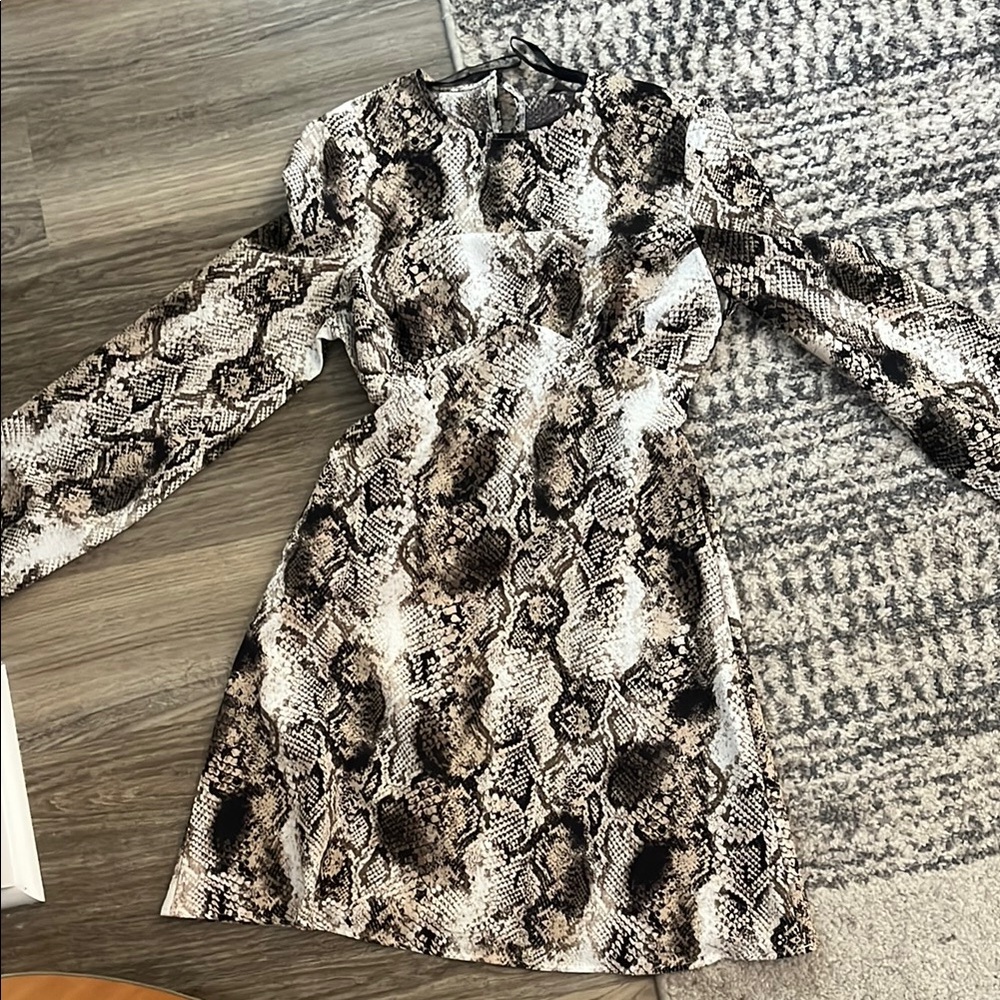 Primark Brown and Cream Sheath Dress with Bishop Sleeves